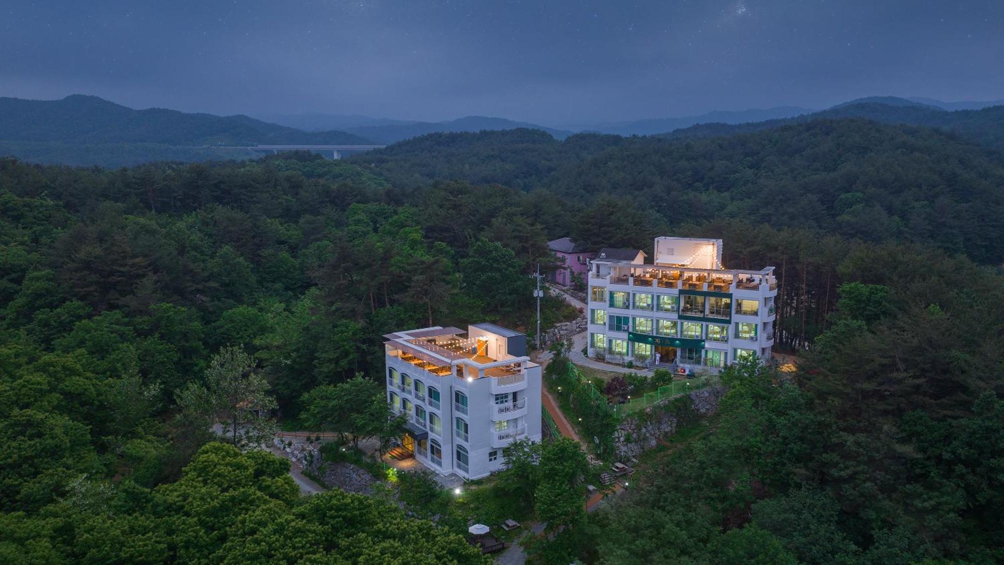 Zio Pinetree Hotel Yangyang Exterior foto